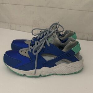 Nike Size 8 HuaracheRun Air Blue and Gray Sneakers Athletic Shoes